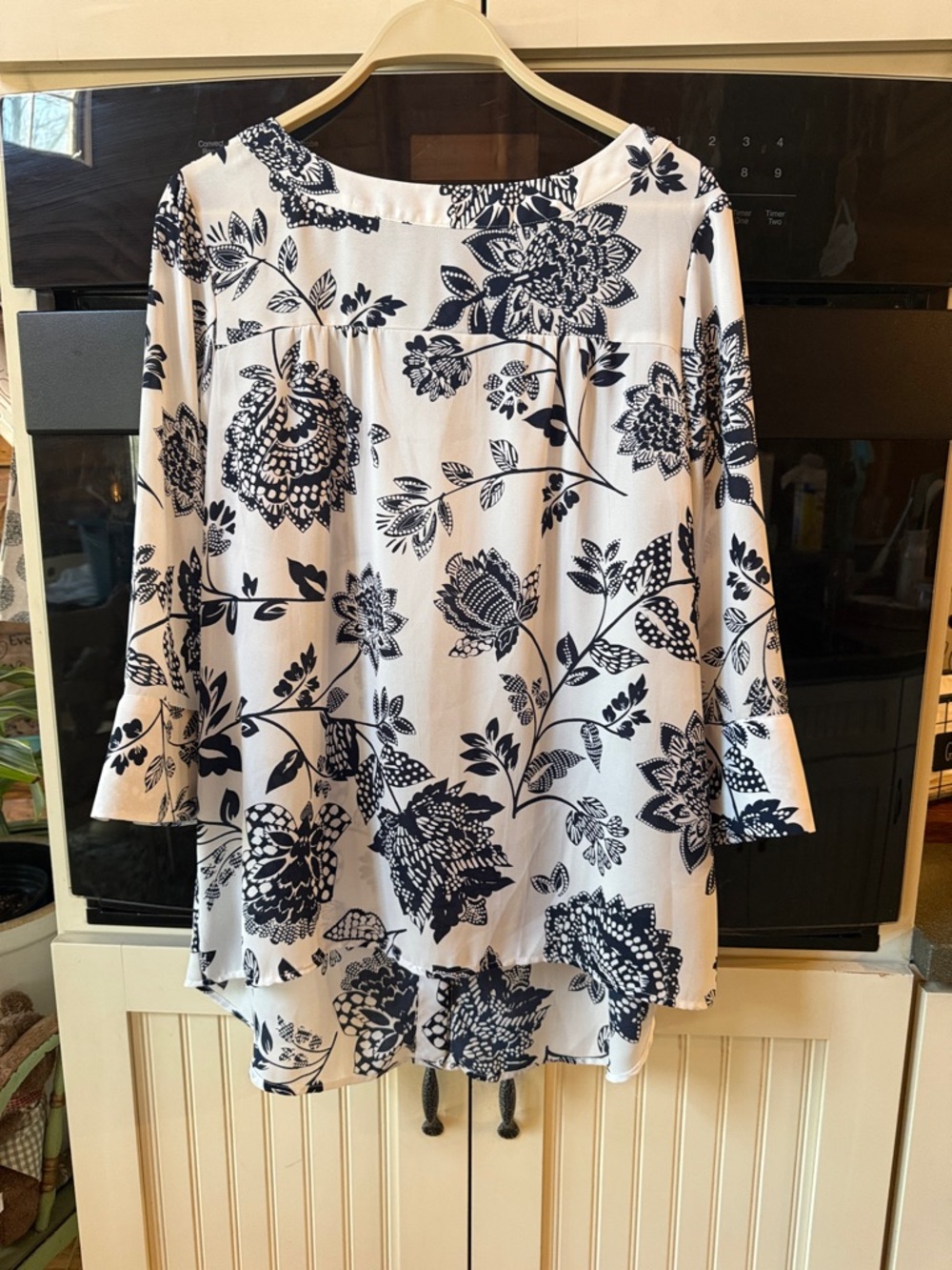 Banana Republic White and Navy Floral Tunic Blouse- button down the back.